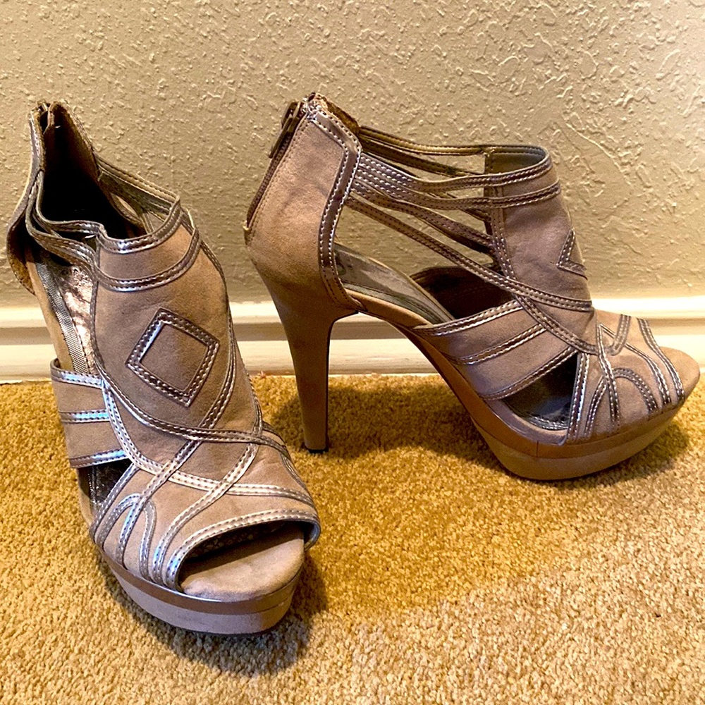 Gianni Bini tan suede heels with silver detail